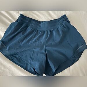 Lululemon Hotty Hot Short| Size 8 (MID RISE)